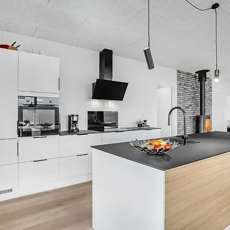 3 Bedroom Awesome In *